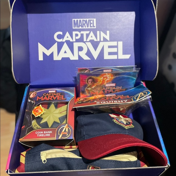 Culturefly Captain Marvel - Picture 1 of 8